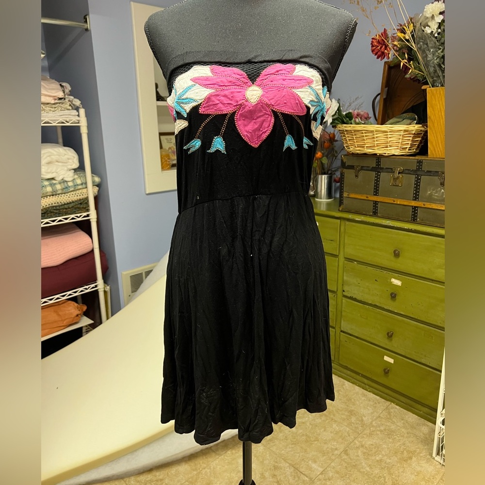 Strapless dress with floral detail